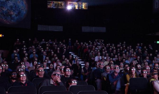 large_10-tff-rb-3d-audience-0609