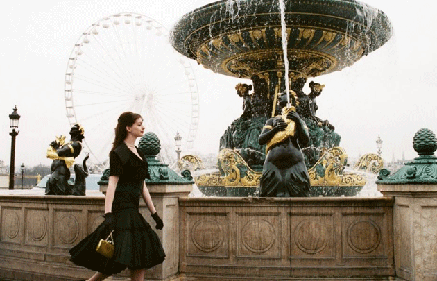 Still from David Frankel's The Devil Wears Prada (2006)—Andy (Anne Hathaway) at the Fontaines de la Concorde.