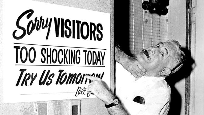 Castle choking himself.jpg