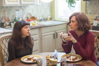 Bel Powley as Minnie and Kristen Wiig as Charlotte in The Diary of a Teenage Girl.