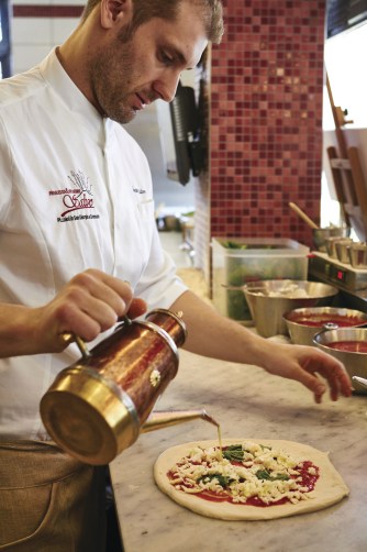 14 pouring-oil-on-pizza