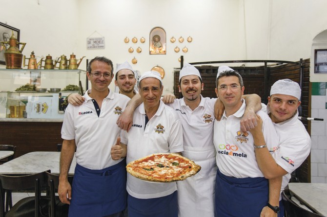 guys-in-pizzeria