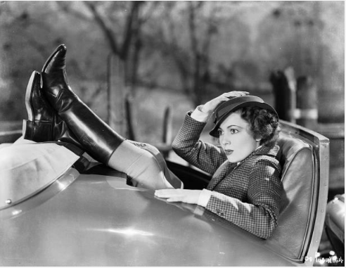 Olivia feet up in car